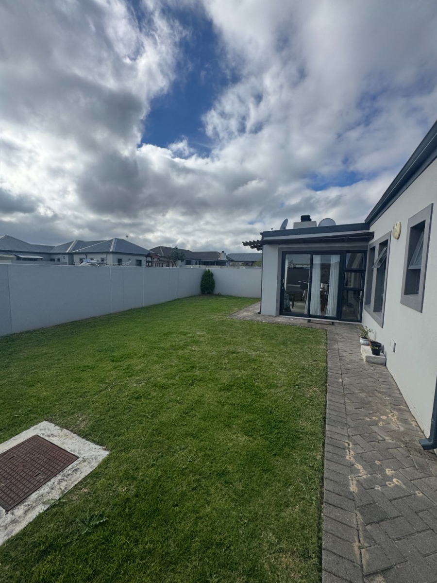  Bedroom Property for Sale in Blue Mountain Village Western Cape